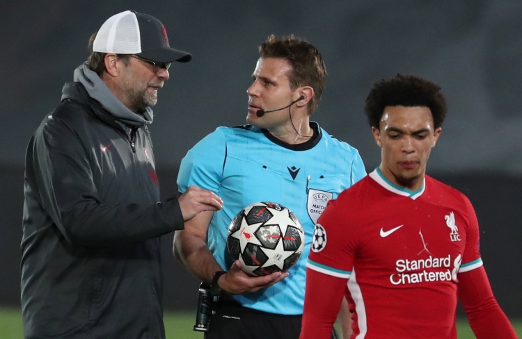 NBA官方：贝恩将球砸向对手，违反体育道德&罚款35000美元（NBA宣布：贝恩因向对手掷球违背体育精神，被罚款35000美元）