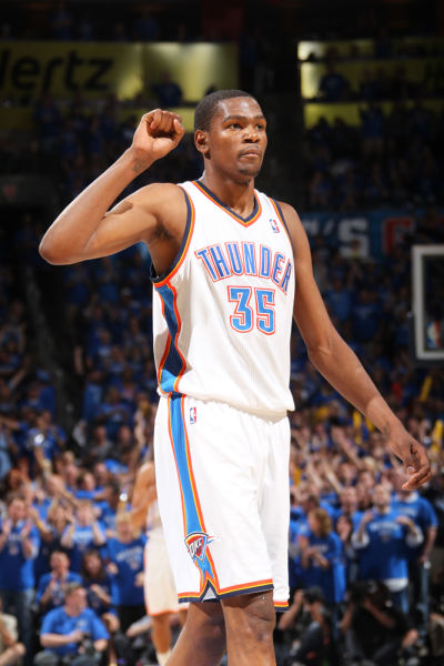 足球中超球队前锋脚踝受伤，赛季恐报销（中超球队锋线大将脚踝受伤，赛季或提前报销）