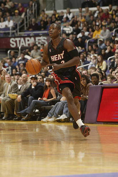 阿斯：诺坎普的主队更衣室还没装修好，巴萨已要求尽快完工（阿斯：诺坎普主队更衣室尚未完工，巴萨正催促加快进度）