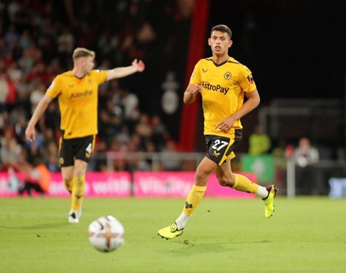 韦瑟斯庞半场轰下16分，前两节7投6中进攻极为高效（两节7中6，韦瑟斯庞半场16分效率爆棚）