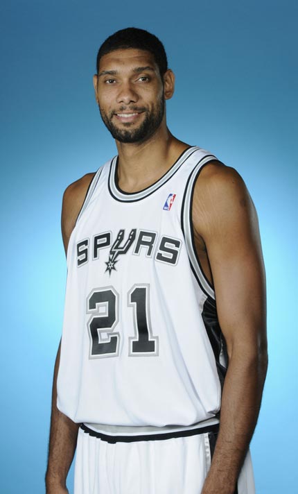 东契奇与里夫斯的兄弟情谊 奠定湖人未来新气象（东契奇与里夫斯的深厚情谊开启湖人新篇章）