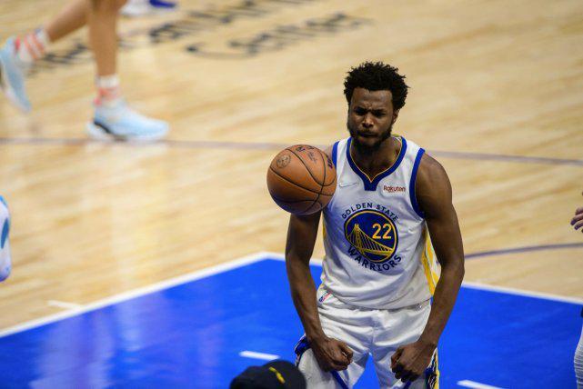 缺席迷你训练营！为了自己的续约合同，库明加就是要硬刚到底（为续约合同强硬到底！库明加选择缺席迷你训练营）