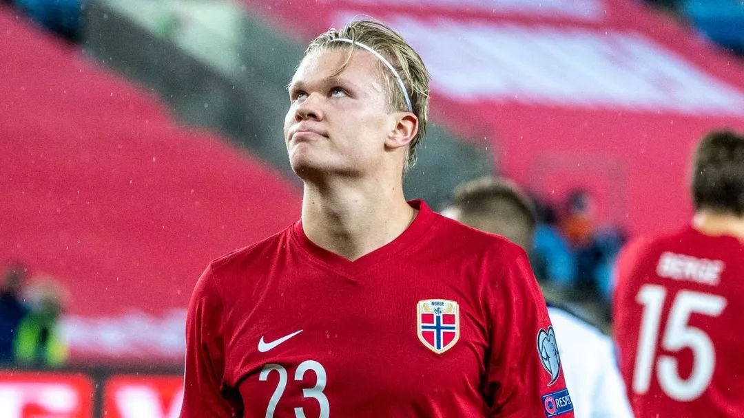 狄龙：球场上的传奇人物（狄龙，赛场传奇）