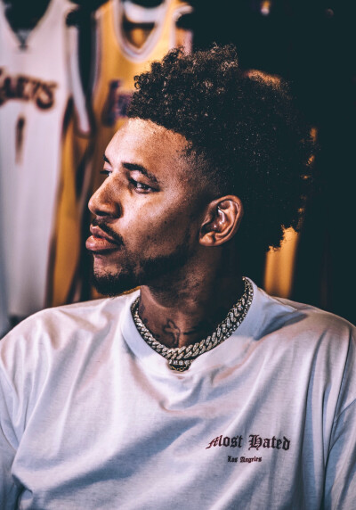 圣诞大战票价悬殊，尼克斯413刀雷霆92刀（圣诞大战门票差距巨大：尼克斯413刀，雷霆仅92刀）