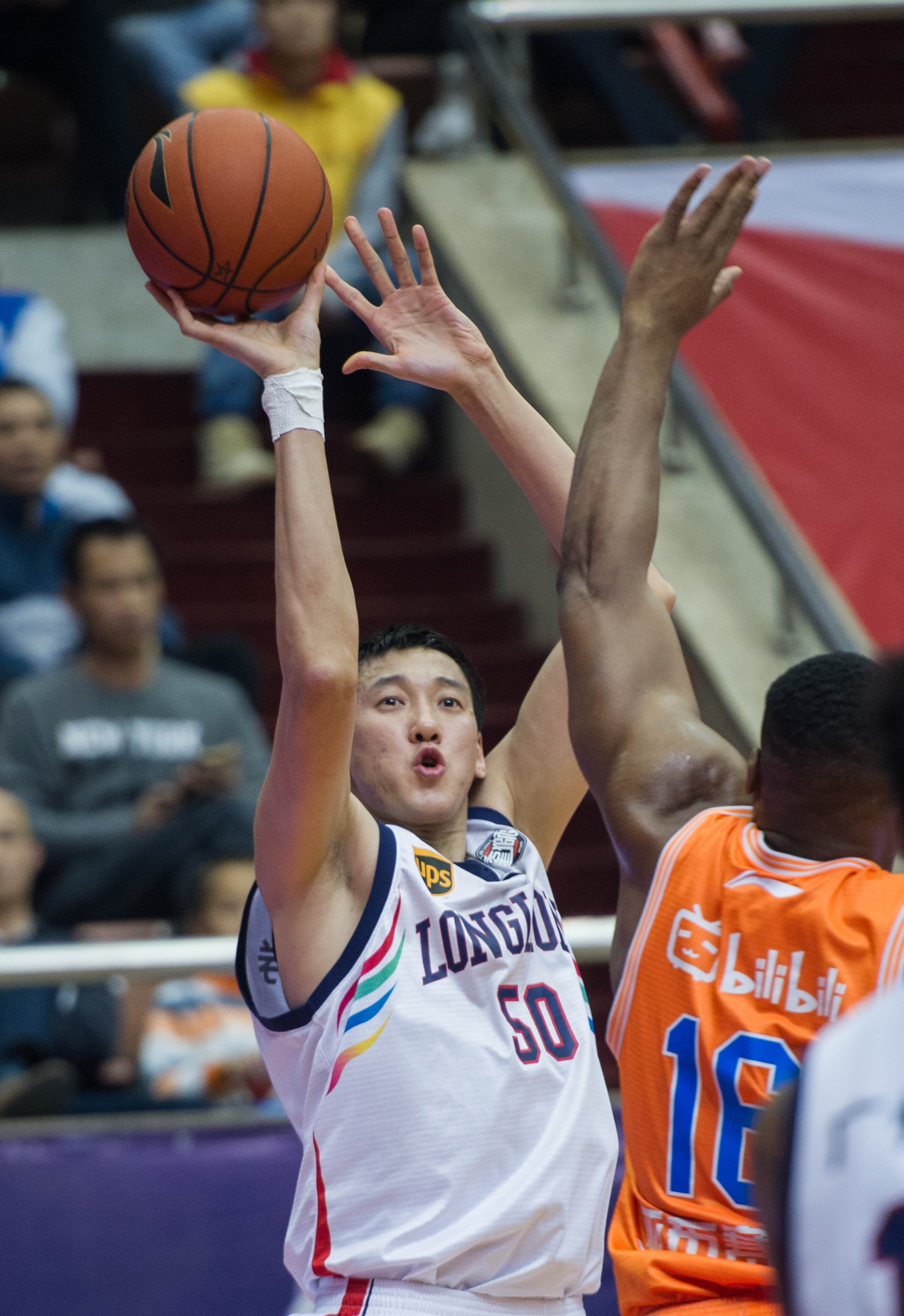 罗伯逊：制胜点球确实有点勉强，希望能继续与萨拉赫并肩作战（罗伯逊：那粒制胜点球略显牵强 仍盼与萨拉赫并肩作战）