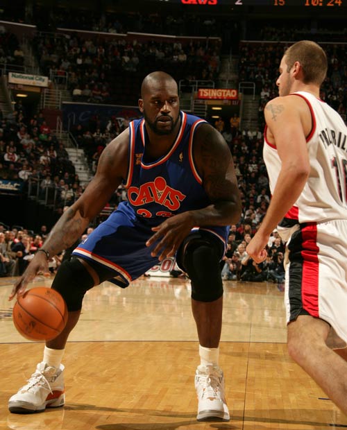 被抢爆了！文班亚马17中7拿到18分6板1助1断2帽 正负值-18（篮板受制！文班亚马17投7中拿18分6篮板1助攻1抢断2盖帽 正负值-18）