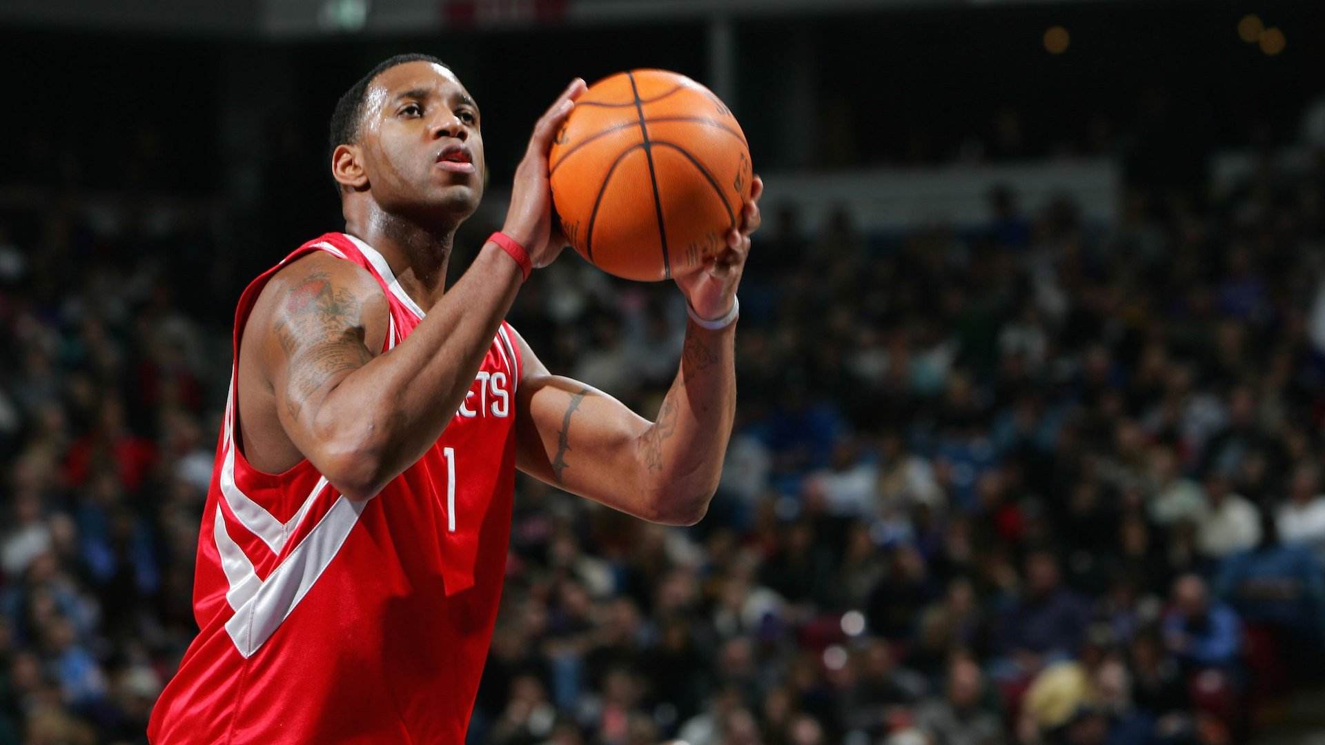 攻防一体！亚历山大上半场13投6中 砍下13分6篮板3助攻2盖帽（亚历山大半场攻守俱佳：13投6中拿下13分6篮板3助攻2盖帽）