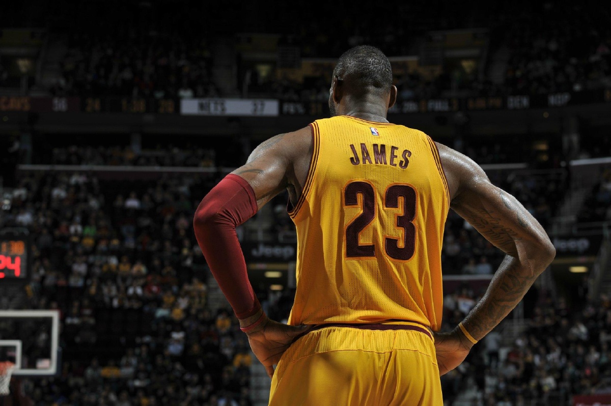 集体发威！卡斯尔&巴恩斯&凯尔登合中11记三分合砍69分（火力全开！卡斯尔、巴恩斯、凯尔登联手命中11记三分，合计拿下69分）