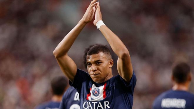 FIFPro最佳阵入围次数榜：梅西17次居首，姆巴佩6次进入前十（FIFPro最佳阵容入围次数榜：梅西17次领跑，姆巴佩6次跻身前十）