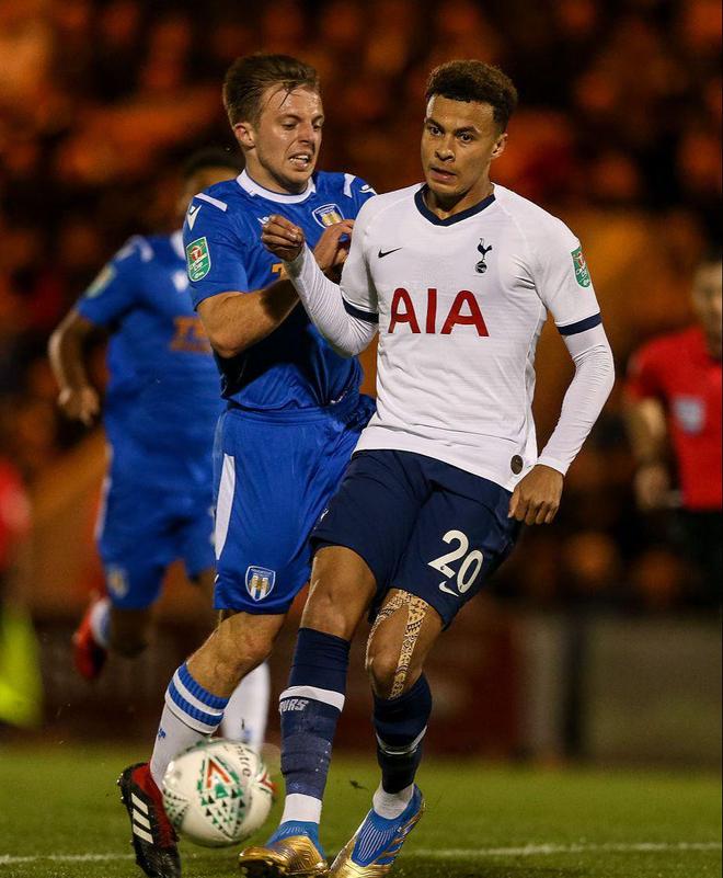 毛剑卿谈汪士钦红牌：给年轻人点自信吧，再网暴把人家暴死了（毛剑卿评汪士钦红牌：请给年轻球员一些信心，别再用网暴伤害人）