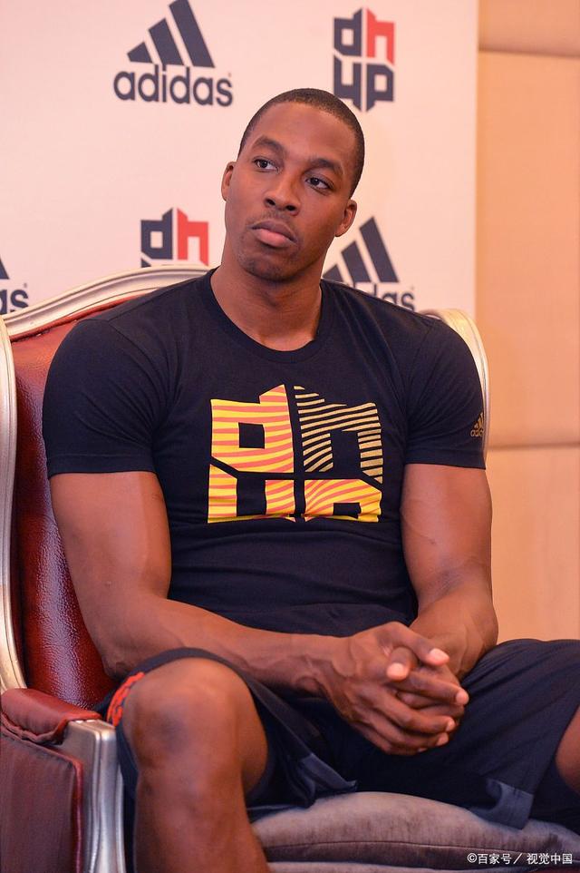 足球曼联新援首秀即破门，球迷高呼：值了！（曼联新援处子秀就进球，球迷直呼：值回票价！）