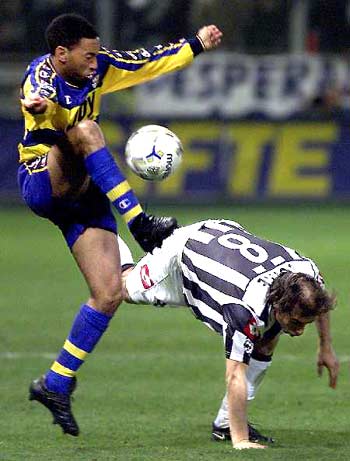 早报：五大联赛重燃战火（晨报：欧洲五大联赛战幕再启）