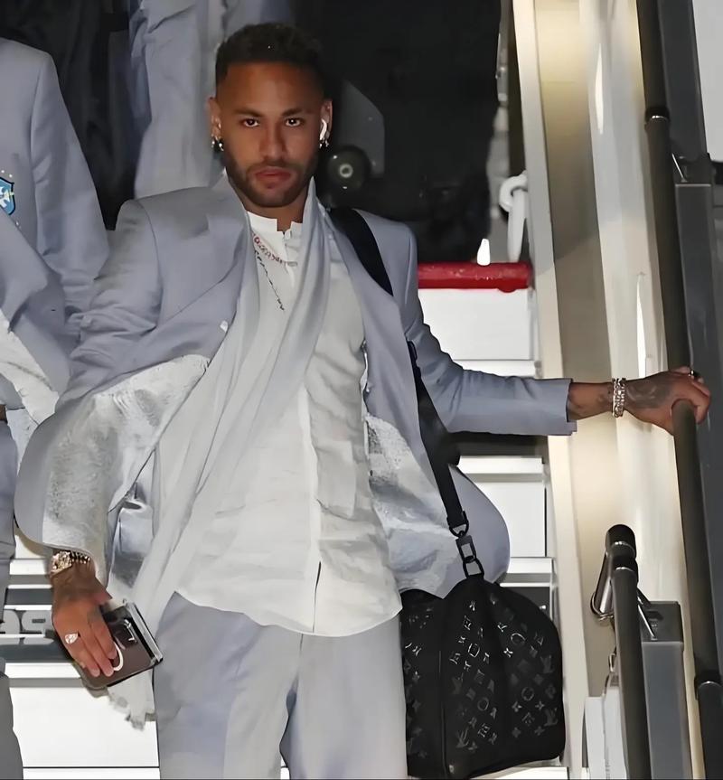 皇马西甲主场20年来首次罚下2人，19年来首次输给塞尔塔（皇马西甲主场20年首现两人染红，19年首负塞尔塔）